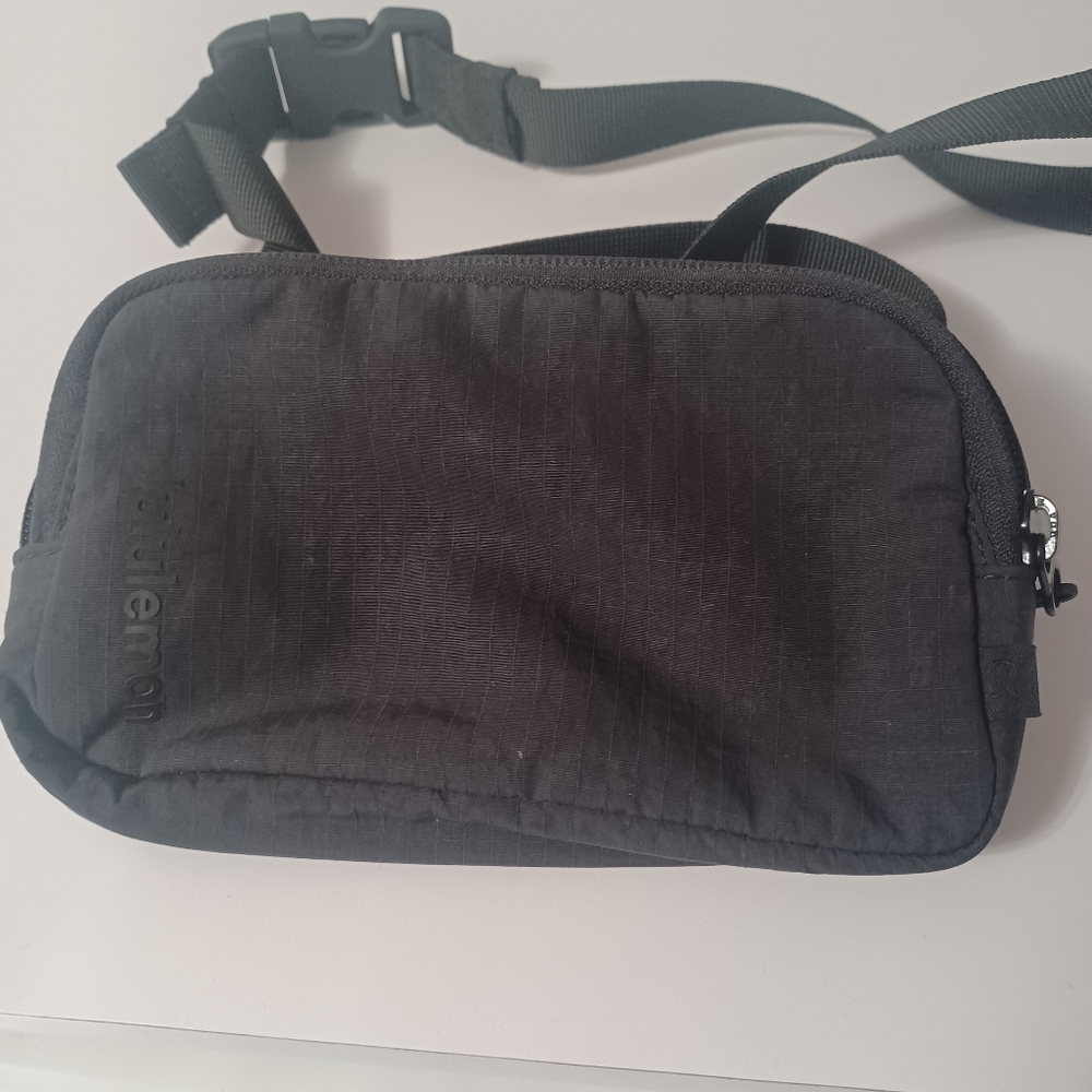 lululemon Black Everywhere Belt Bag